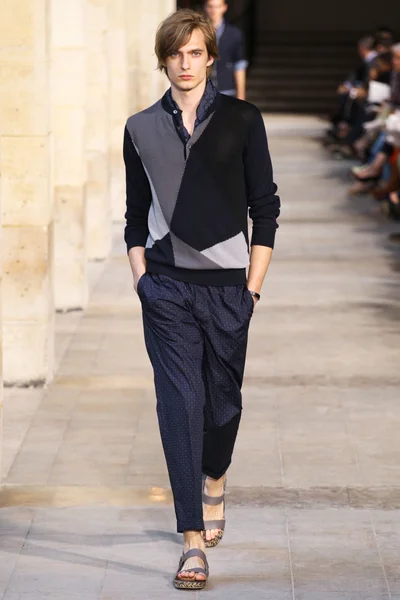 Look 29